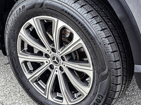 Used 2023 Mercedes-Benz GLC 300 4MATIC image 11