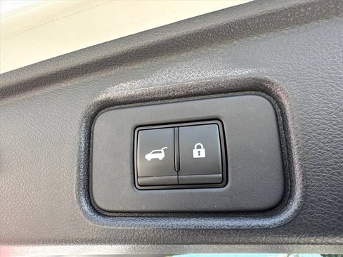 Certified 2024 Nissan Pathfinder Platinum FWD image 11