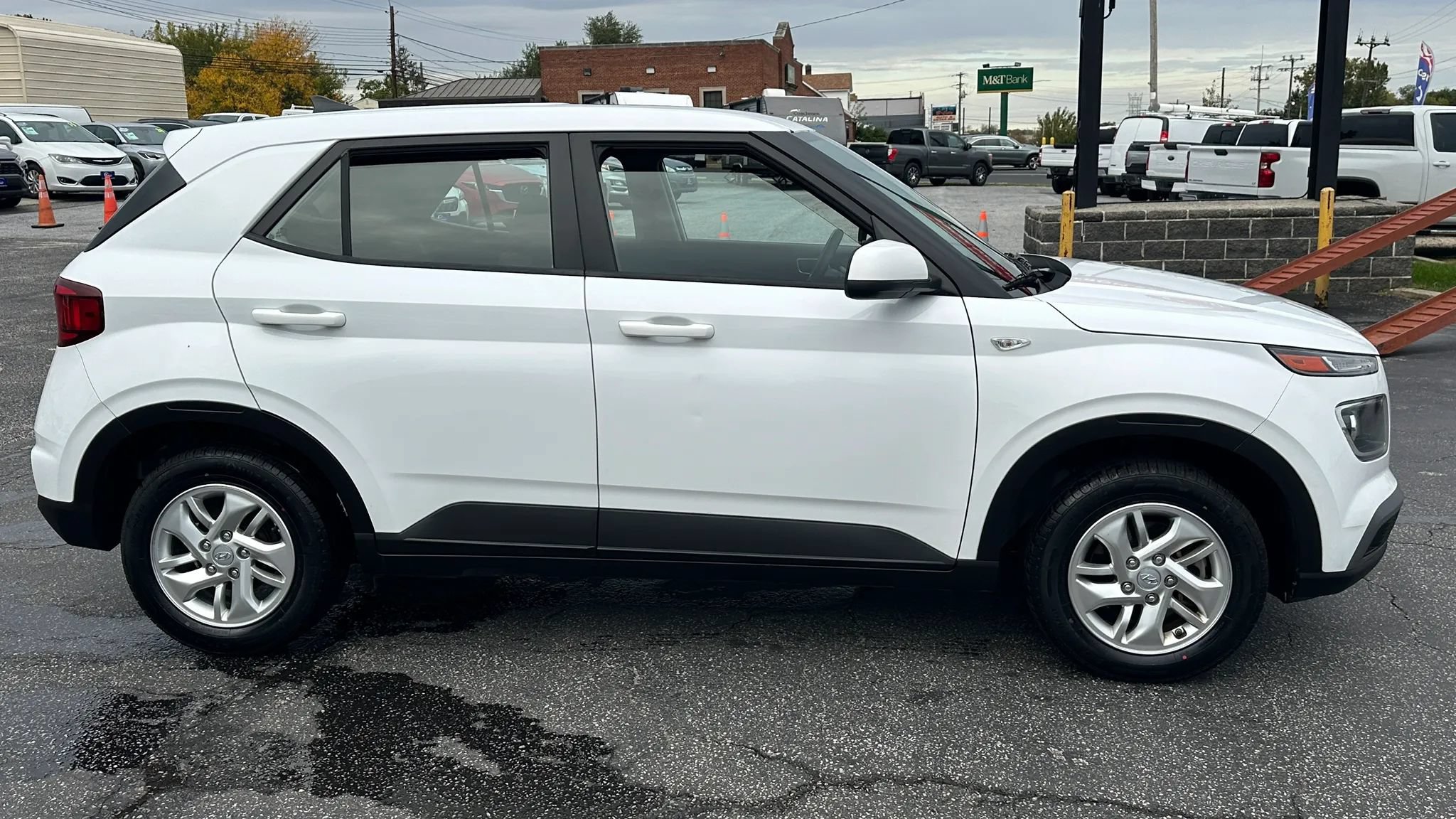 Used 2021 Hyundai Venue SE FWD image 5