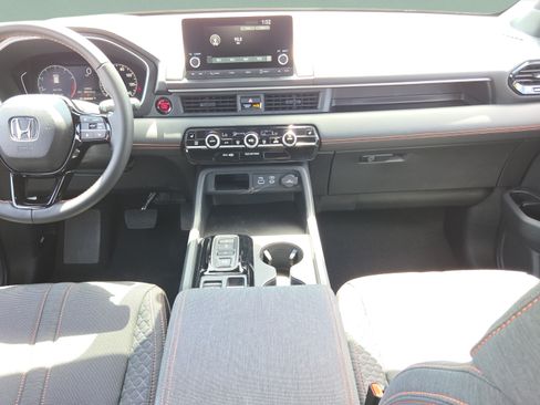 Used 2025 Honda Pilot Sport image 12