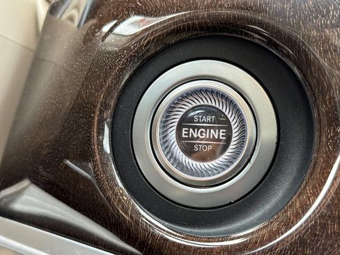Used 2019 Mercedes-Benz S 560 Sedan image 34
