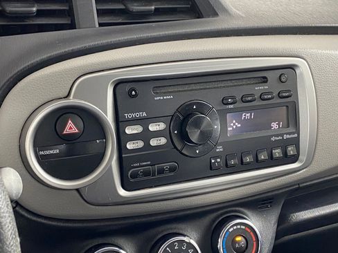 Used 2012 Toyota Yaris L image 29