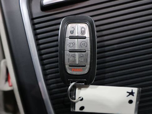 Used 2021 Chrysler Pacifica Touring-L FWD image 27