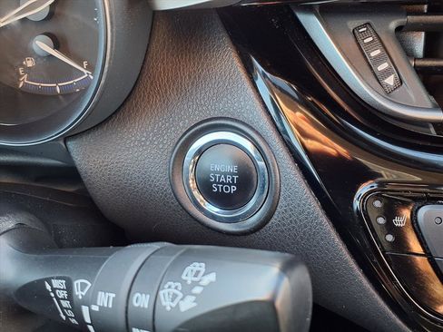 Used 2021 Toyota C-HR Limited image 10