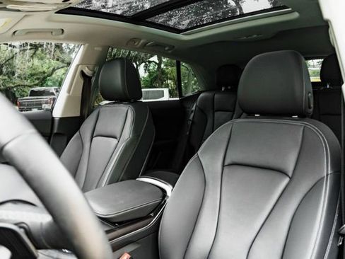 Used 2023 Audi Q8 Premium image 11