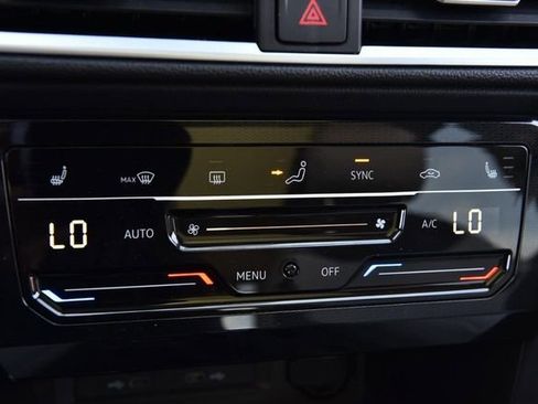 New 2026 Volkswagen Taos SE AWD/4WD image 14