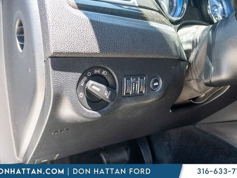 Used 2014 Chrysler 300 C RWD image 21