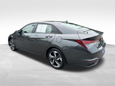 Used 2023 Hyundai Elantra SEL w/ Convenience Package FWD image 5
