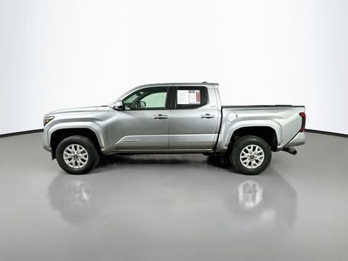 Used 2025 Toyota Tacoma SR5 AWD/4WD image 5