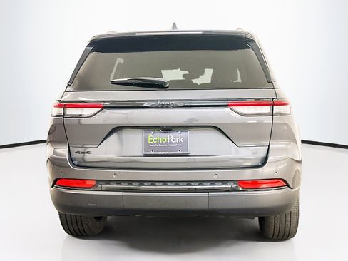 Used 2024 Jeep Grand Cherokee Altitude AWD/4WD image 7