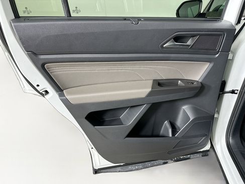 Used 2023 Volkswagen Atlas SE image 25