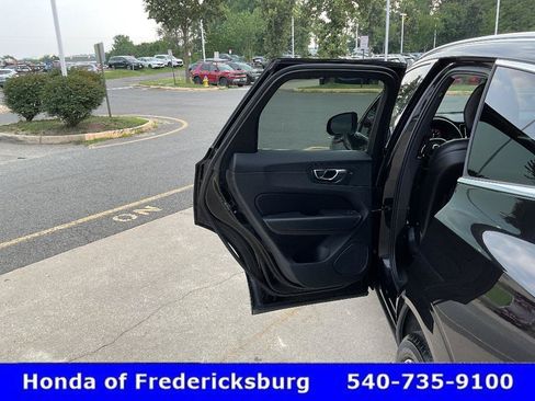 Used 2018 Volvo XC60 T6 Momentum w/ Advanced Package AWD/4WD image 19