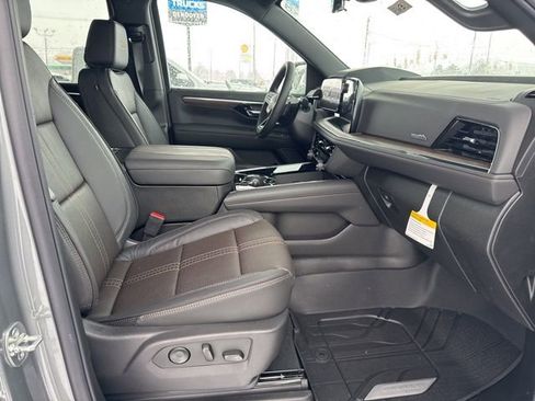 New 2026 Chevrolet Suburban High Country w/ Sun And Tow Package AWD/4WD image 37
