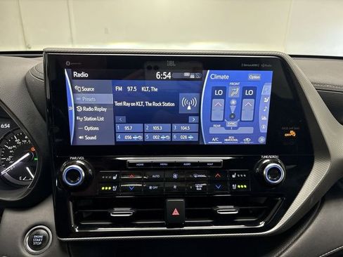 Used 2021 Toyota Highlander Platinum image 45