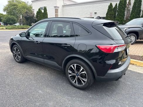 Used 2021 Ford Escape SE w/ SE Sport Appearance Package AWD/4WD image 3