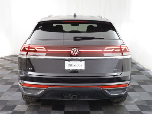 Used 2025 Volkswagen Atlas Cross Sport SE image 16