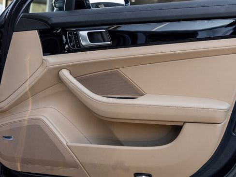 Certified 2018 Porsche Panamera image 39