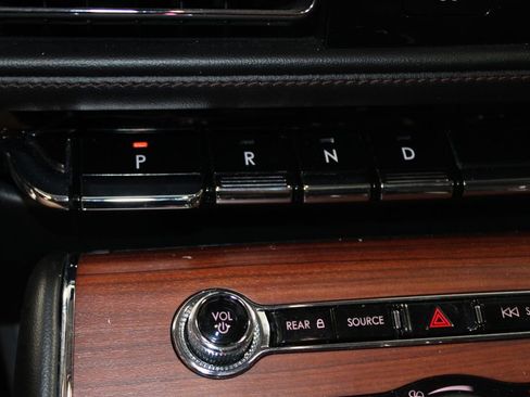 Used 2023 Lincoln Aviator Reserve w/ Jet Appearance Package image 32