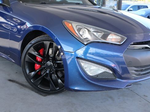 Used 2015 Hyundai Genesis 3.8 image 4