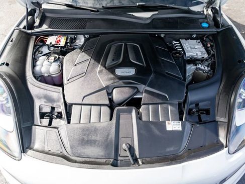 Used 2020 Porsche Cayenne image 35