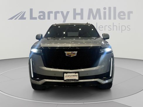 Used 2024 Cadillac Escalade ESV Sport AWD/4WD image 8