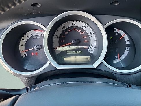 Used 2015 Toyota Tacoma 2WD Access Cab image 19