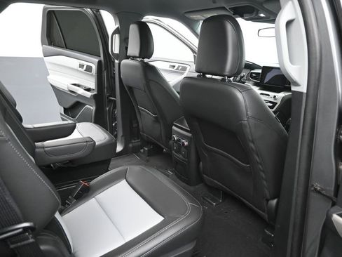 Certified 2024 Ford Explorer XLT w/ Equipment Group 202A RWD image 10