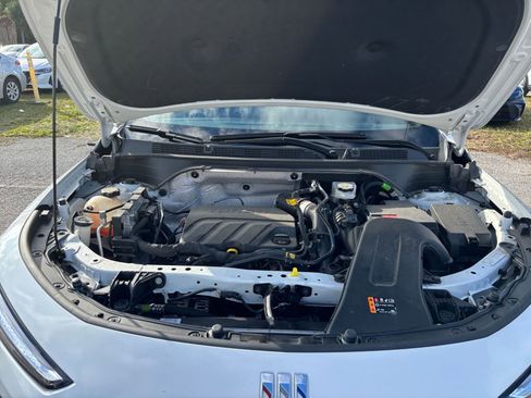 Used 2025 Buick Envista Preferred image 32