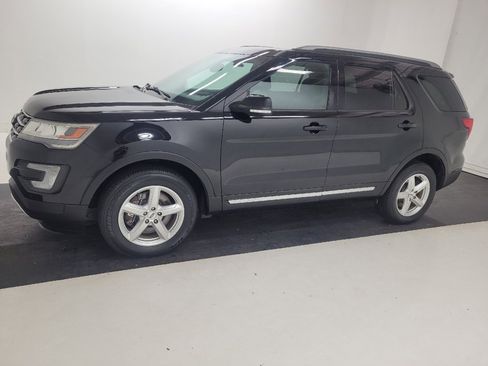 Used 2017 Ford Explorer XLT w/ Equipment Group 202A AWD/4WD image 2