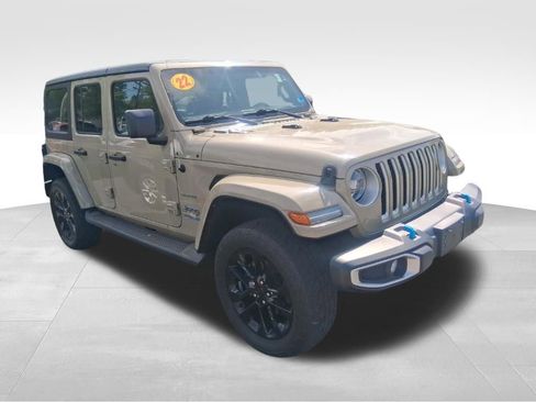 Used 2022 Jeep Wrangler Unlimited Sahara w/ Cold Weather Group AWD/4WD image 2