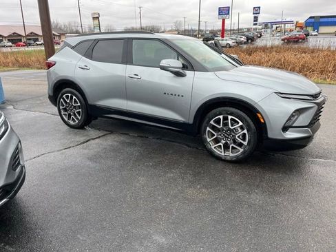 Used 2025 Chevrolet Blazer RS w/ Enhanced Convenience Package image 2