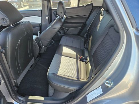 Used 2025 Chevrolet Trax LT w/ LT Convenience Package image 26