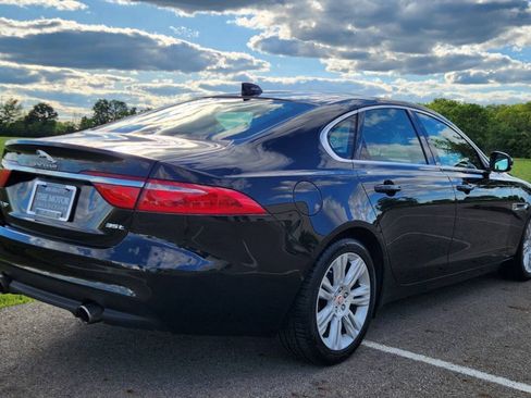 Used 2016 Jaguar XF Premium RWD image 4