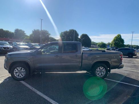 Used 2024 Nissan Frontier SV w/ Technology Package AWD/4WD image 7