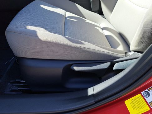 Used 2025 Toyota Prius LE image 16