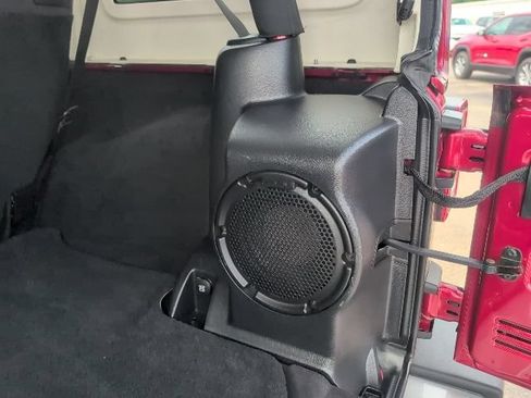 Used 2013 Jeep Wrangler Unlimited Sahara w/ Connectivity Group AWD/4WD image 31