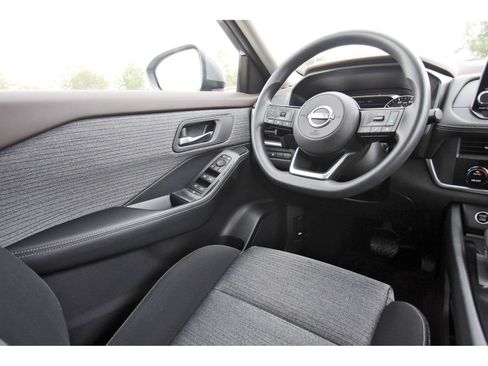 Used 2023 Nissan Rogue SV image 11