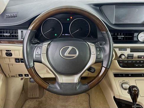 Used 2014 Lexus ES 350 w/ Luxury Package FWD image 18
