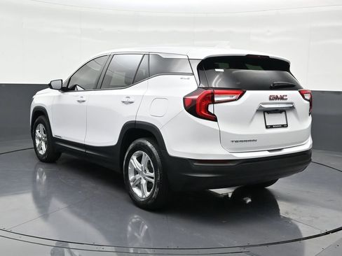Used 2024 GMC Terrain SLE image 3