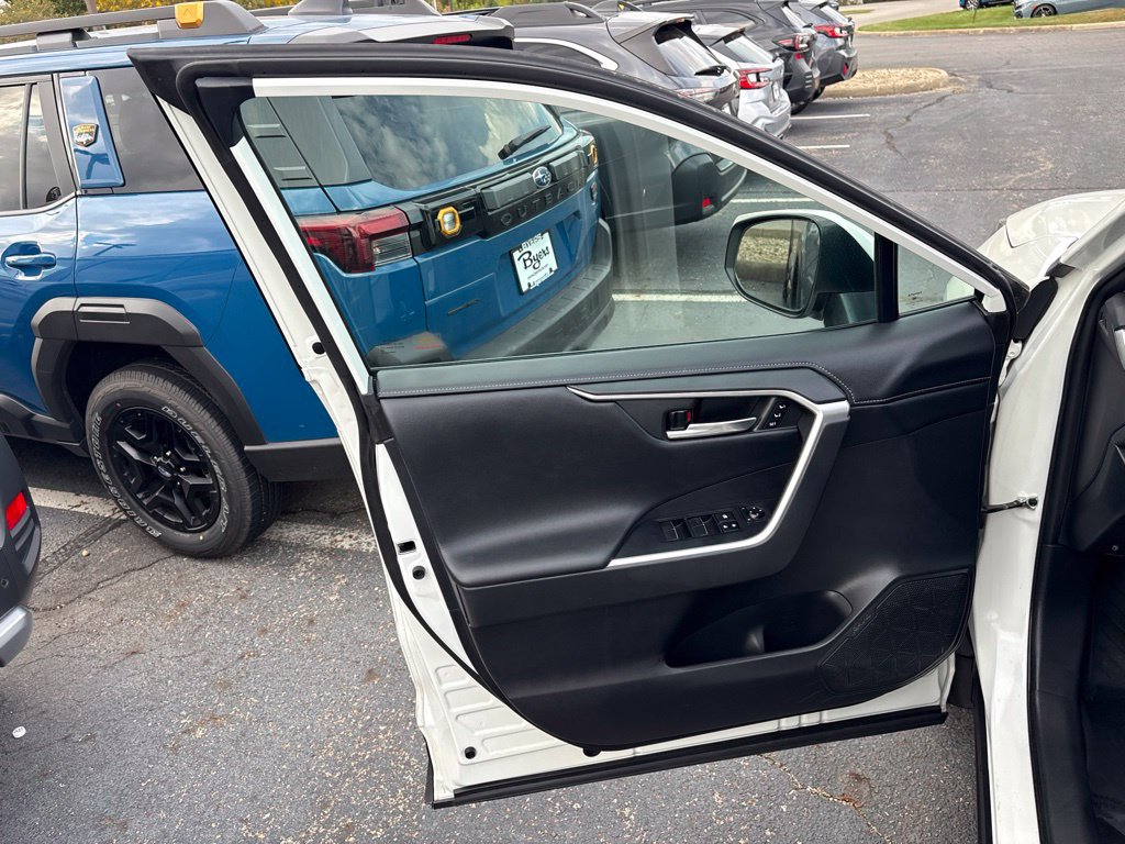 Used 2019 Toyota RAV4 Limited w/ Carpet Mat Package AWD/4WD image 15