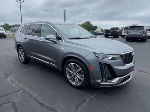 Used 2022 Cadillac XT6 Premium Luxury image 2