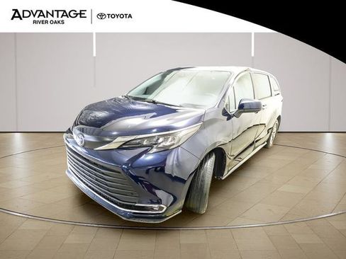Certified 2024 Toyota Sienna XLE AWD/4WD image 4
