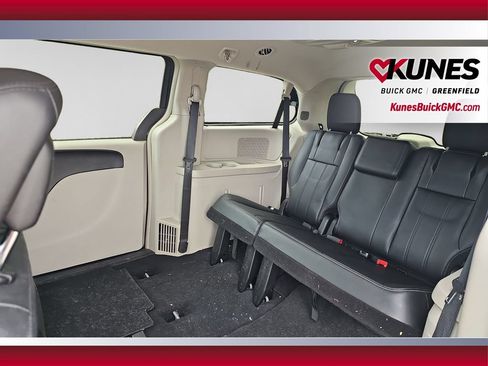 Used 2012 Chrysler Town & Country Touring w/ Entertainment Group #1 FWD image 15