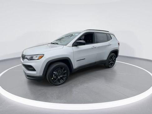 New 2026 Jeep Compass Latitude image 4