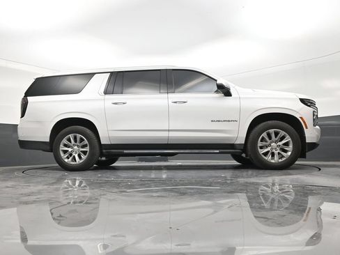 Used 2025 Chevrolet Suburban Premier RWD image 24