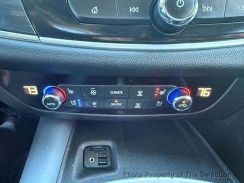 Used 2021 Buick Enclave Premium w/ Sun and Sites Package image 30