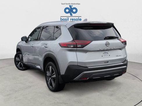 Used 2023 Nissan Rogue SL w/ SL Premium Package image 4