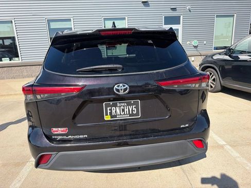 Used 2021 Toyota Highlander XLE FWD image 6