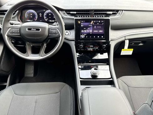 New 2026 Jeep Grand Cherokee Laredo AWD/4WD image 3