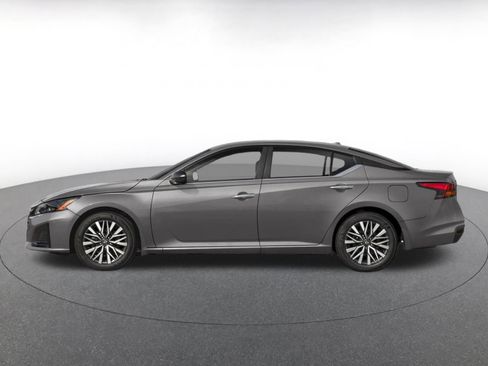 Used 2025 Nissan Altima 2.5 SV FWD image 3